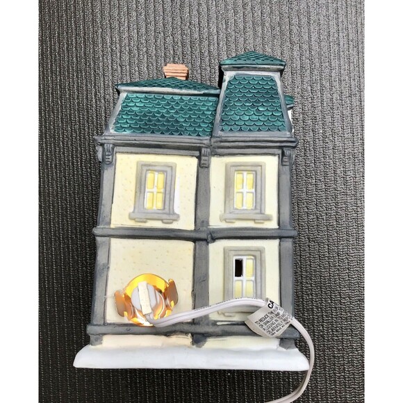 VILLAGE SQUARE COLLECTIBLES PORCLEAIN LIGHTED HOUSE "HATFIELDS HABERDASHERY" - Picture 11 of 15